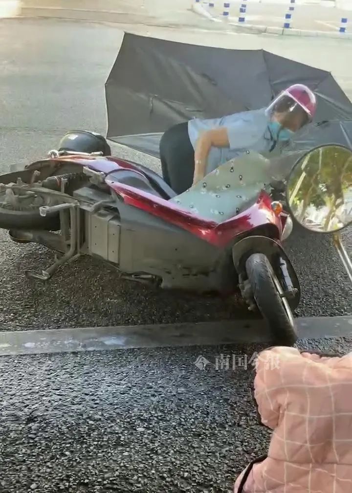 DƬ